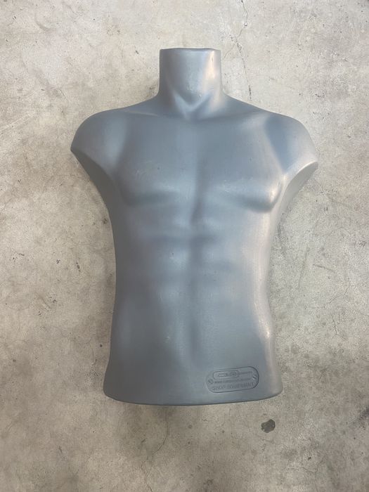 Закачалки за дрехи/ торс и манекени- оборудване магазин за дрехи