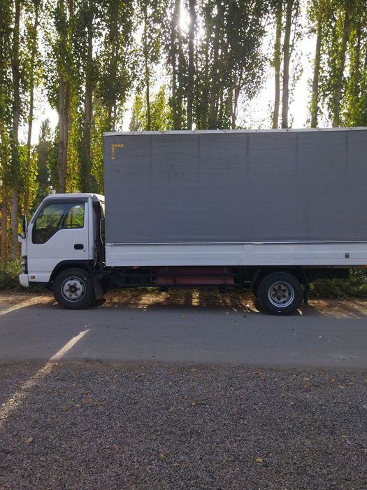 Isuzu NPR 71 terilgan
