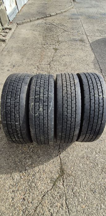 8 anvelope iarna Bridgestone 295/80/22,5.Pretul este pe bucata