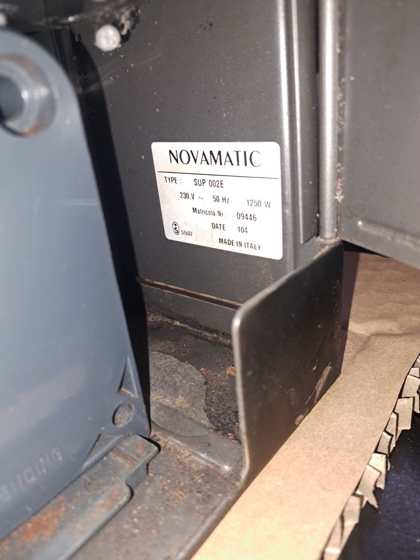 Продавам кафе машина