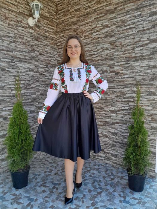 Fustă în stil cloș din tafta cu elastic în talie