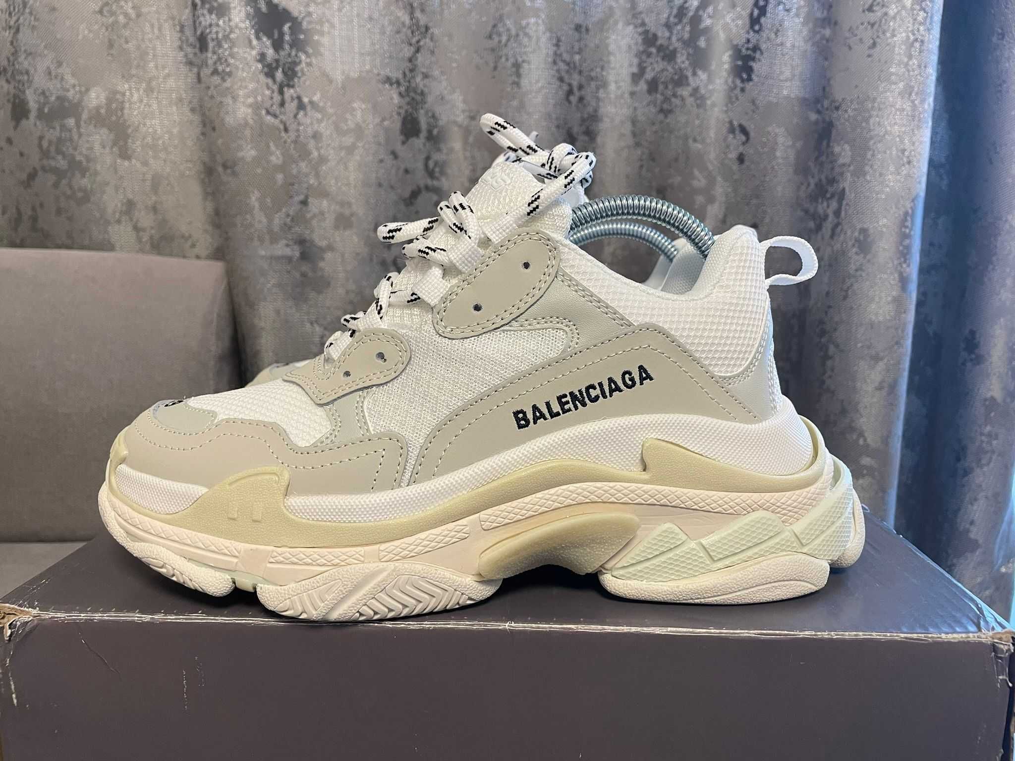 Balenciaga Triple S ~ Marimea 39 ~ Produs Nou Nepurtat