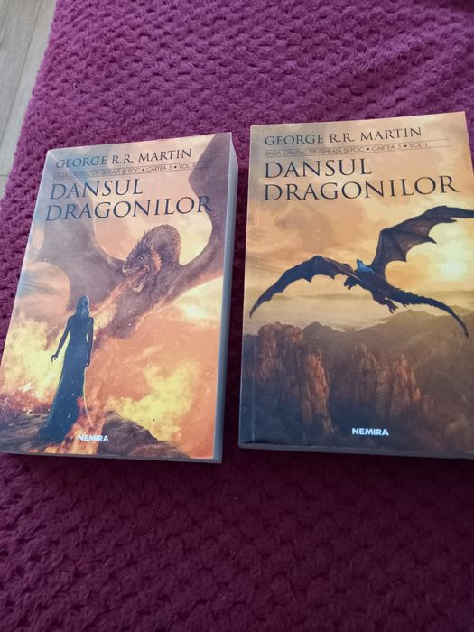 Volumele 1 și 2 ( Cartea a5a) din " Dansul Dragonilor" de R.R Martin