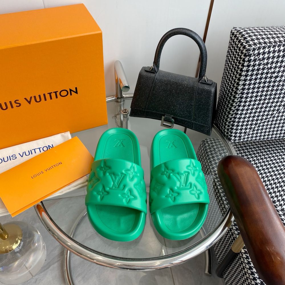 Papuci/Slapi Louis Vuitton Calitate Premium