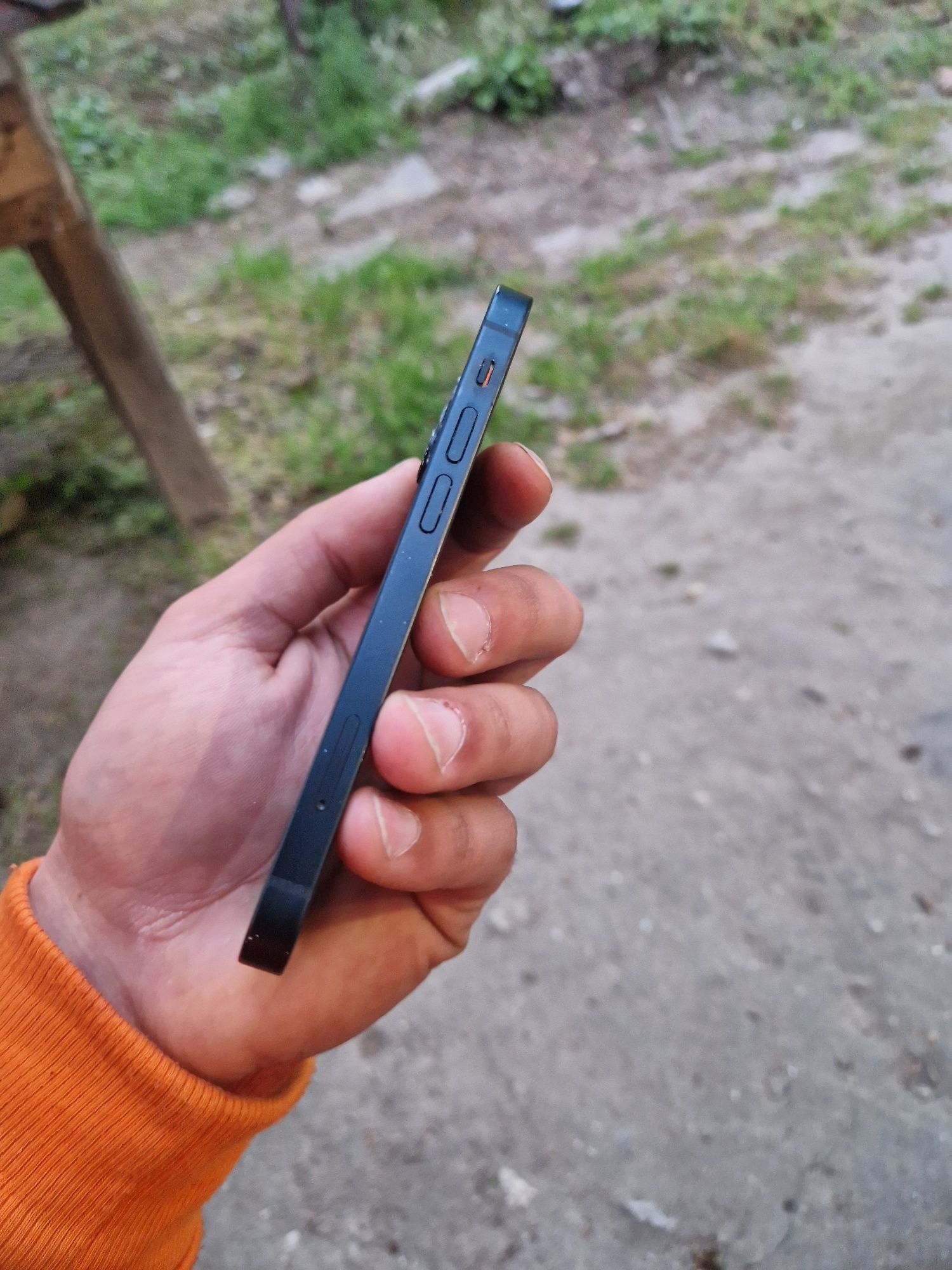 Iphone 13 Mini заключен