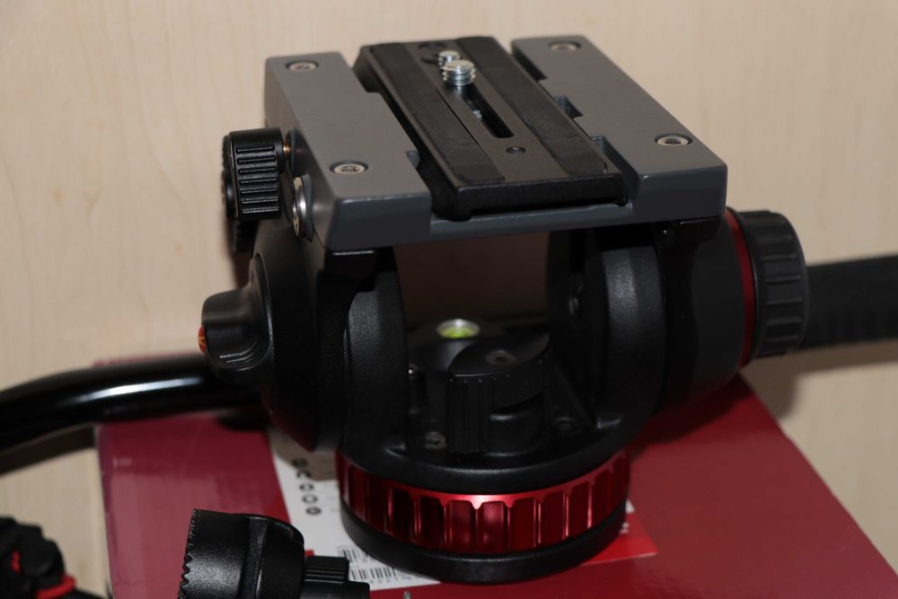 Cap trepied Manfrotto MVH502AH & husa trepied +husa camera,efectiv noi