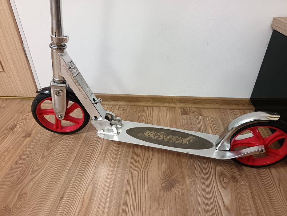 Vand trotineta Razor A5 lux red