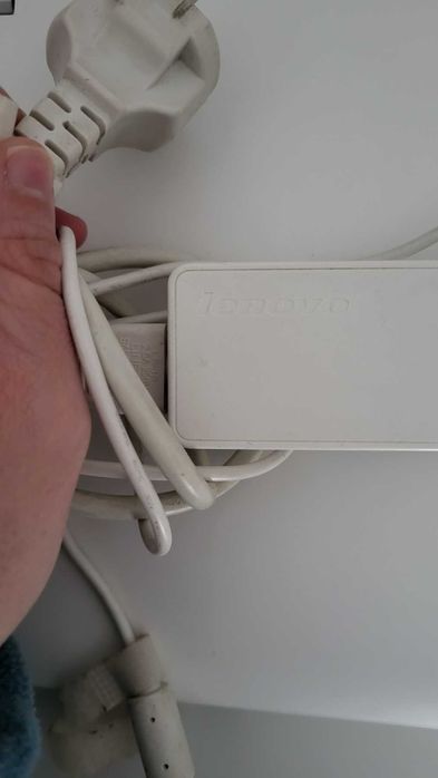 Лаптоп Lenovo Yoga 300 (Бял - отвън и вътре)