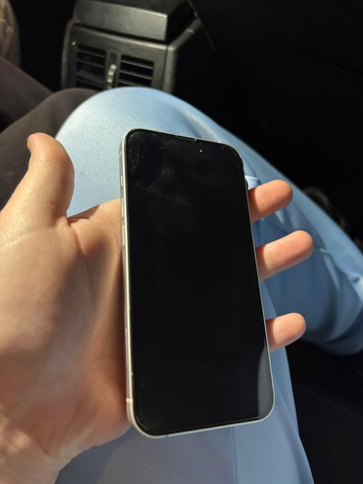 Vând  iPhone 16E