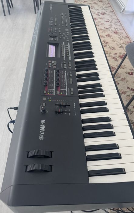Pian Yamaha MOX8
