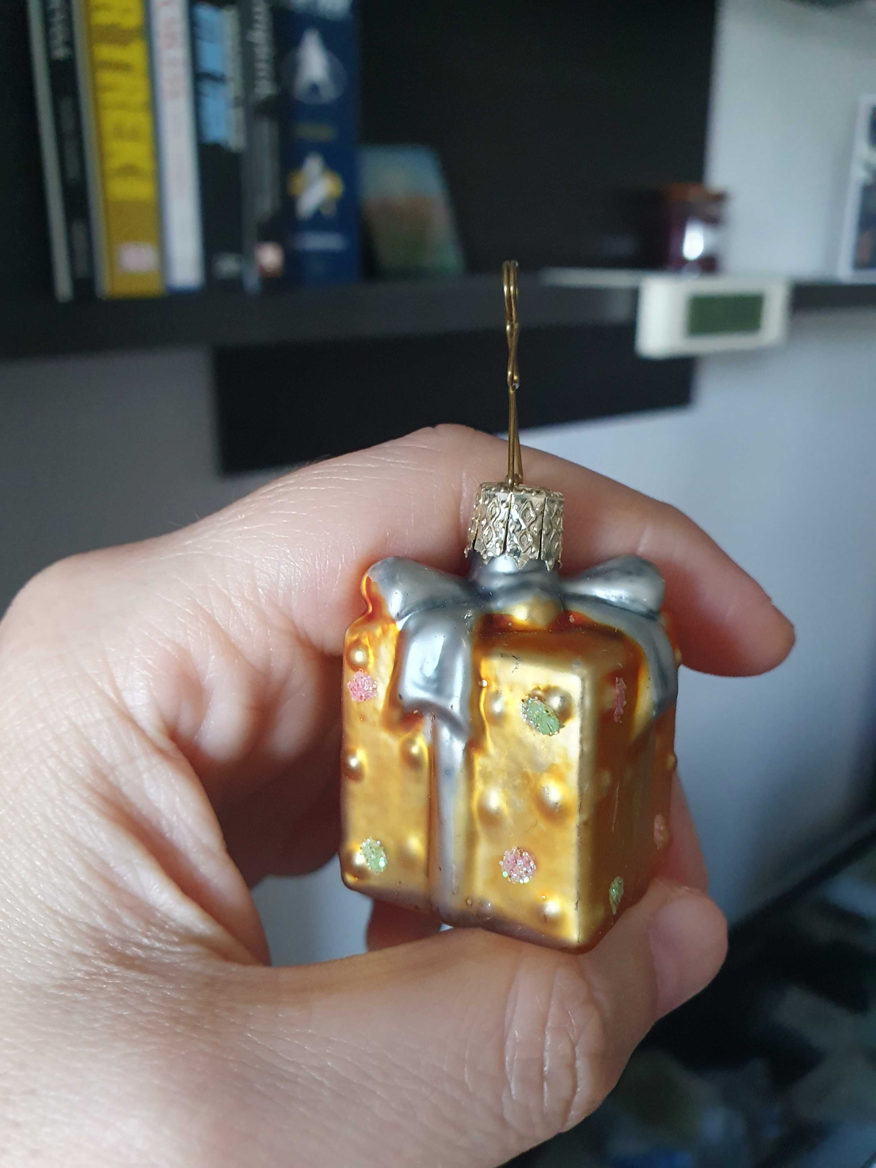 Decoratiuni si figurine pentru brad