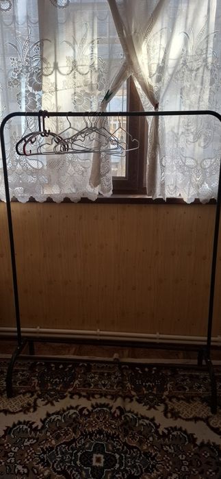 Вешалка напольная для одежды