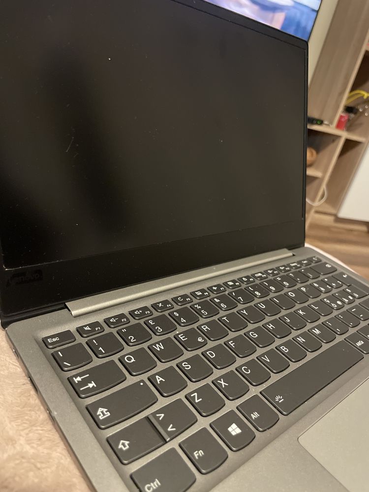 Lenovo ideapad AMD R5 2500U 2.0G
