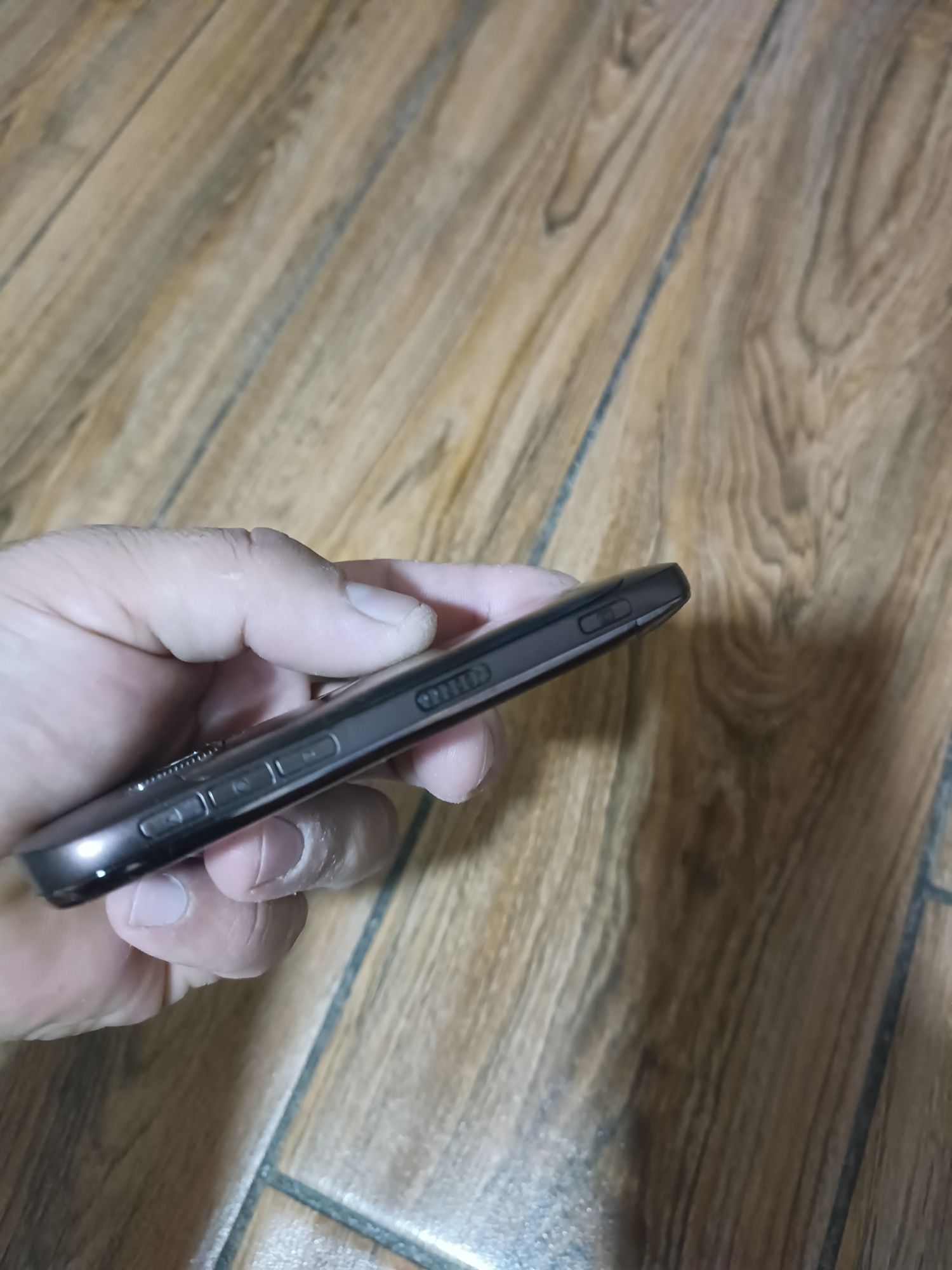Телефон original Nokia C7. Registratsa Yo'q