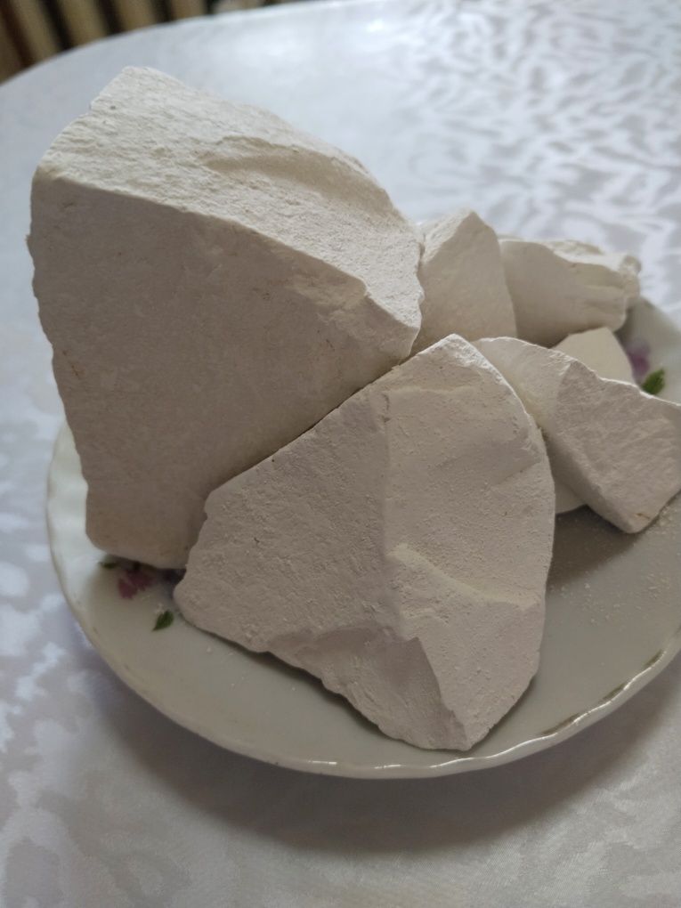 Мел белый песок.