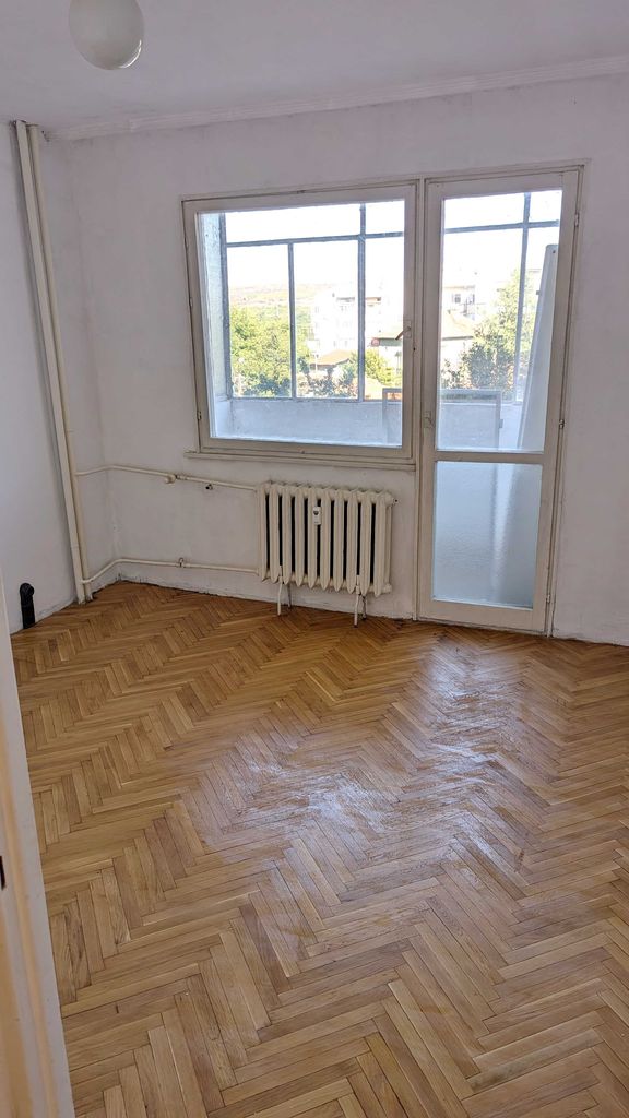 Продава се Четиристаен апартамент в Плевен, Сторгозия - 85 кв.м за 1259 €/кв.м - Снимка #10
