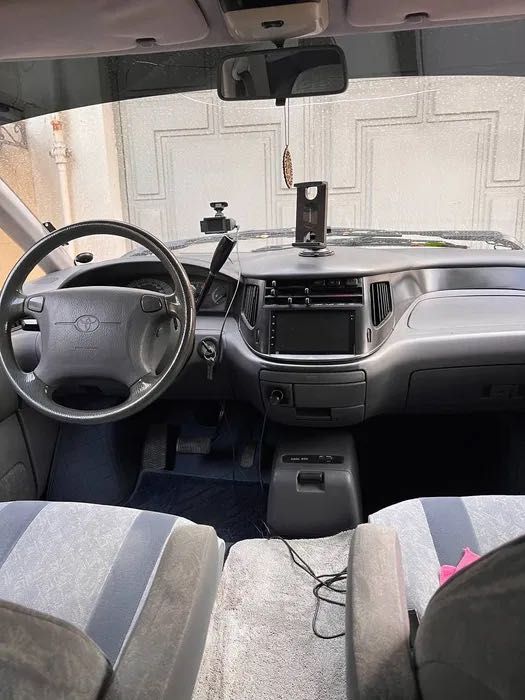 TOYOTA Previa минивен