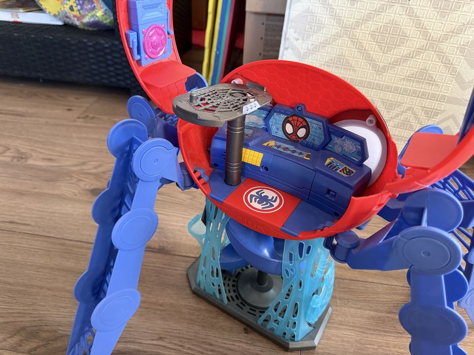 Базата на Спайдърмен и приятели