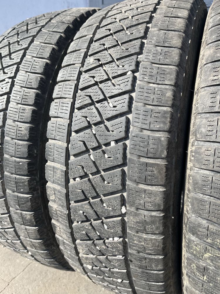 4 бр. гуми за бус 215/65/16C Lassa  DOT 4923 5,5-6 mm
