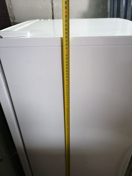 Vând congelator Beko