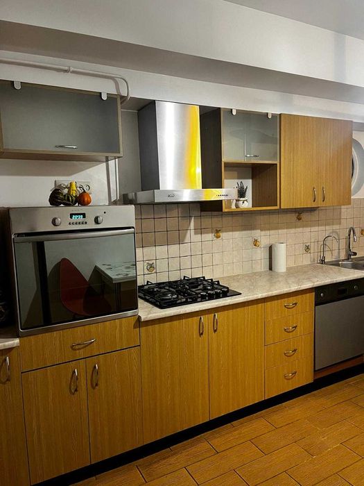 PF. Închiriez apartament 3 camere Nicolina