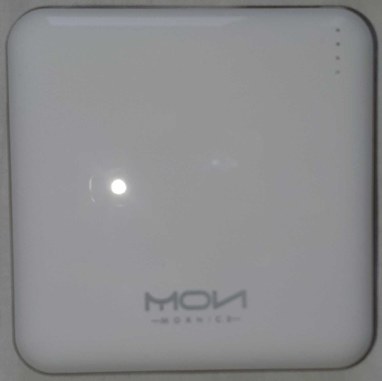 Външна батерия moxnice power bank 10000 mAh , бяла + луксозно калъфче