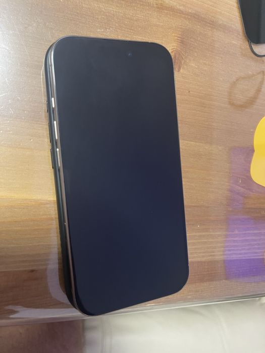 Iphone 16 pro gold
