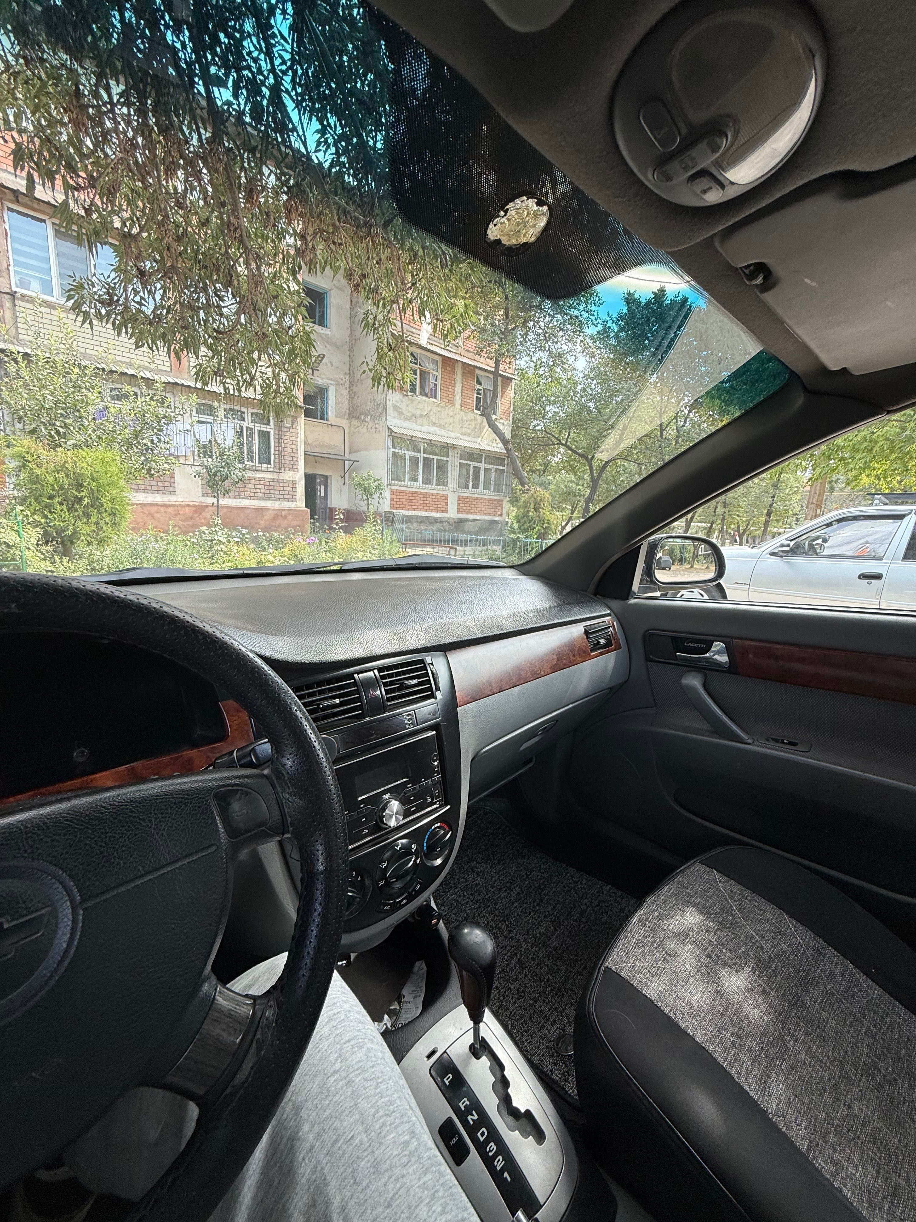 Продается lacetti 210 года