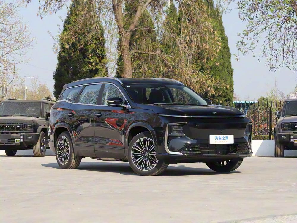 Jetour L9 гибрид 1.5Т буюртма асосида етказиб бераман
