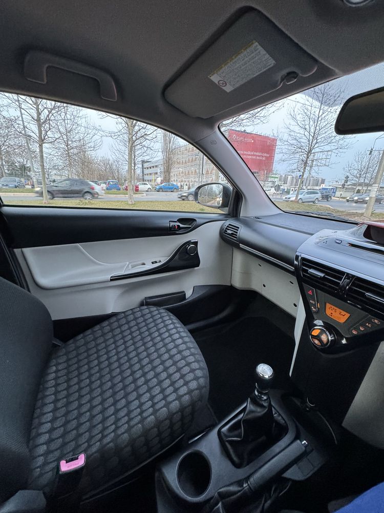 Vand Toyota IQ (volan dreapta) 2012 1.0L