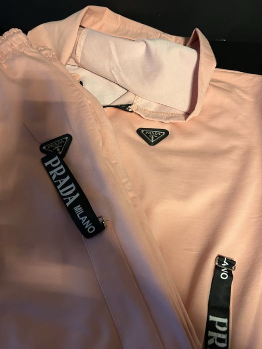 Дамски спортен екип марка Прада