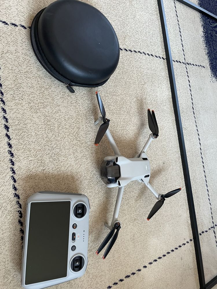 DJI Mini 3 дрон с мониторен котролер
