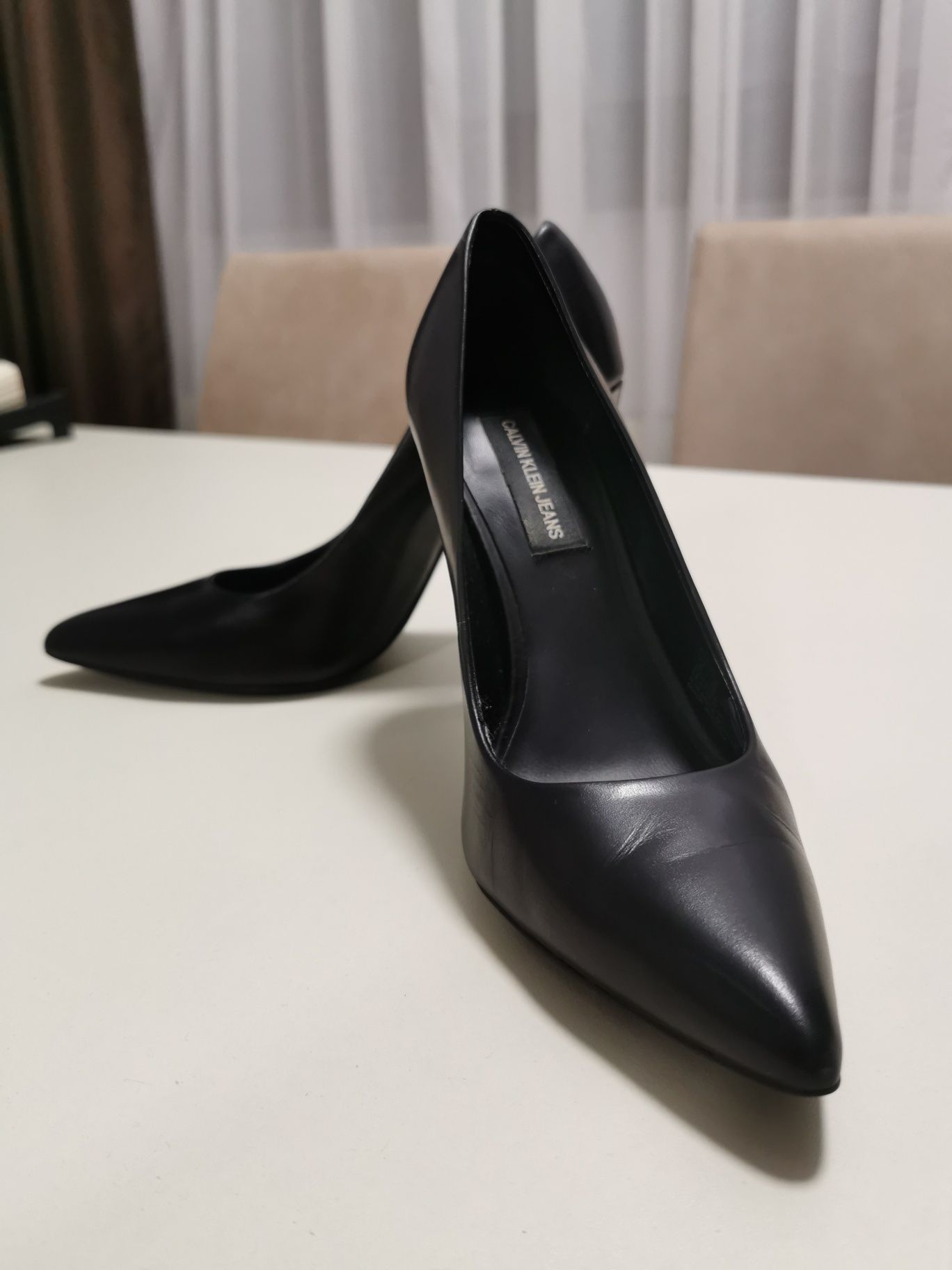 Pantofi stiletto piele 36 Calvin Klein