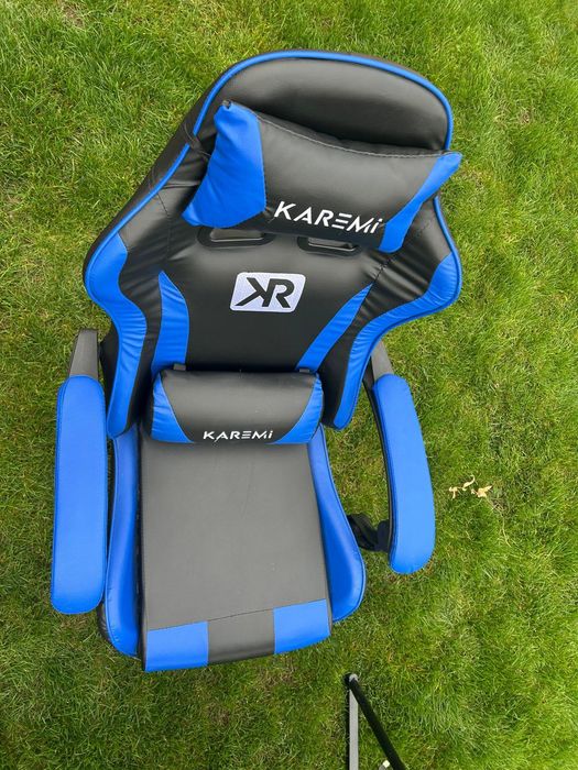 Scaun și masa de gamming