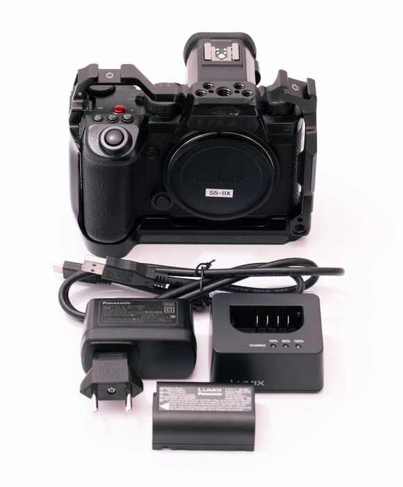 Panasonic Lumix S5II-X + Small Rig cage