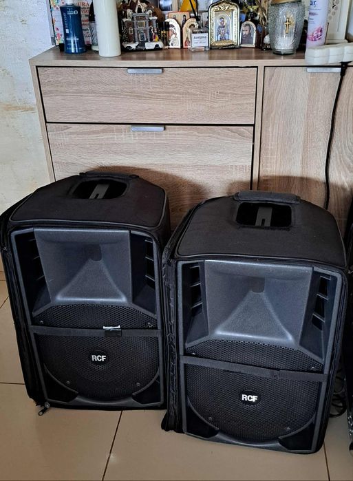 Vând boxe rcf 712 cu tot cu huse