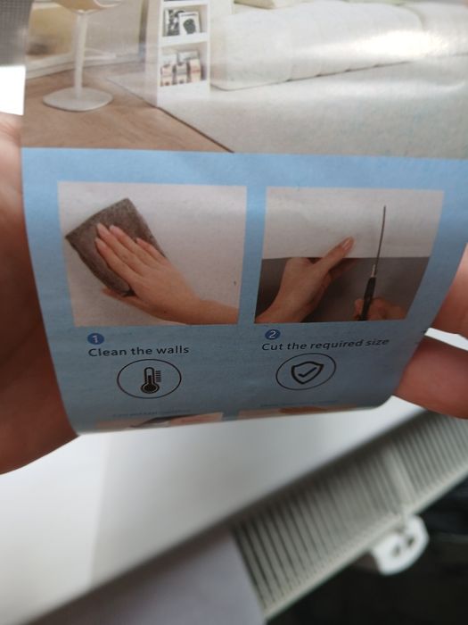 Tapet care se lipește