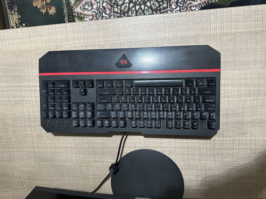 СРОЧНО ПРОДАЮ МОНИТОР IMMER 24 + бонус механическая клавиатура