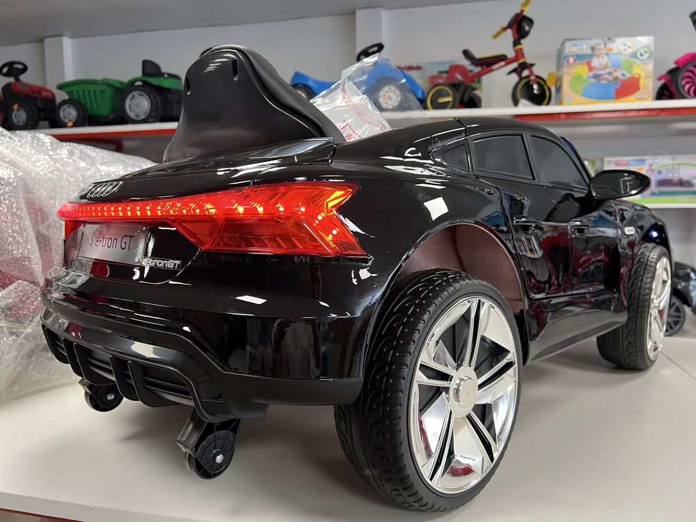 Детска акумулаторна кола Audi RS E-tron GT