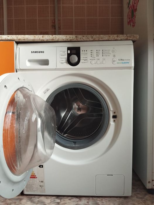 Стиральная машина рабочем в хорошем состочние