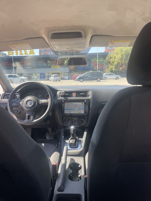 Vw Jetta 2.0 2012 г. Бензин автоматик