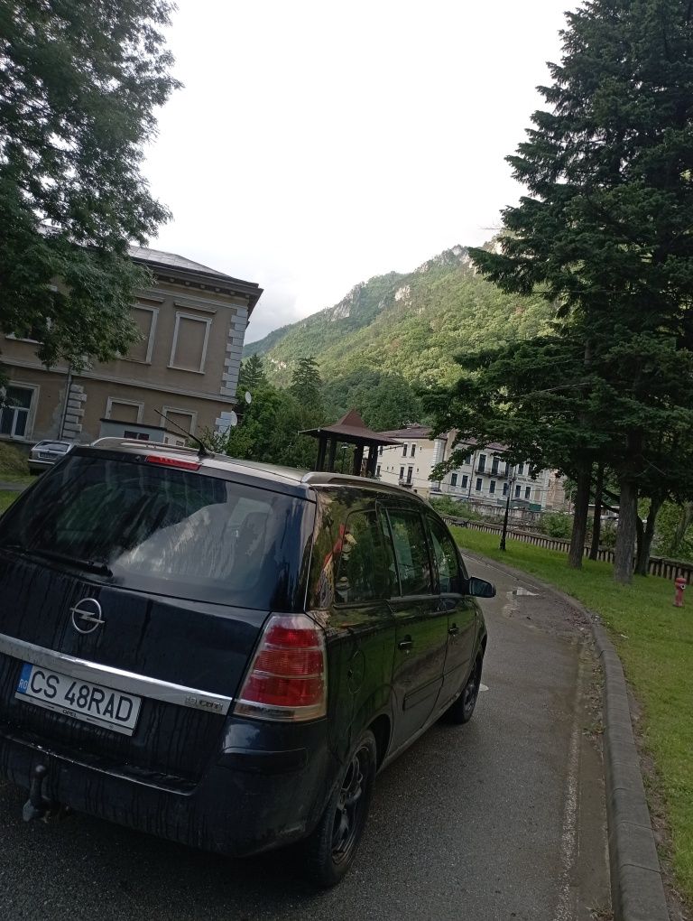 Vând Opel Zafira