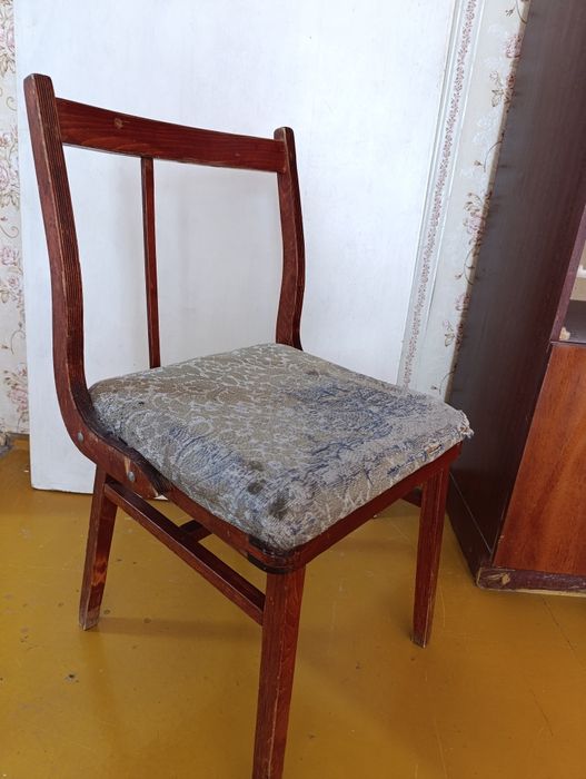 Стул комнатный крепкий