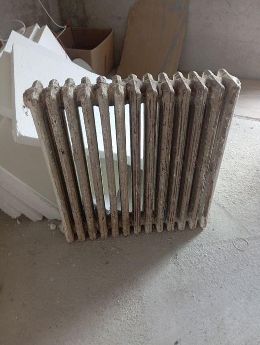 Vând 2 calorifere de fonta