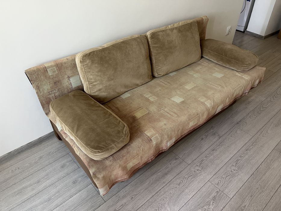 Canapea extensibilă cu spațiu de depozitare