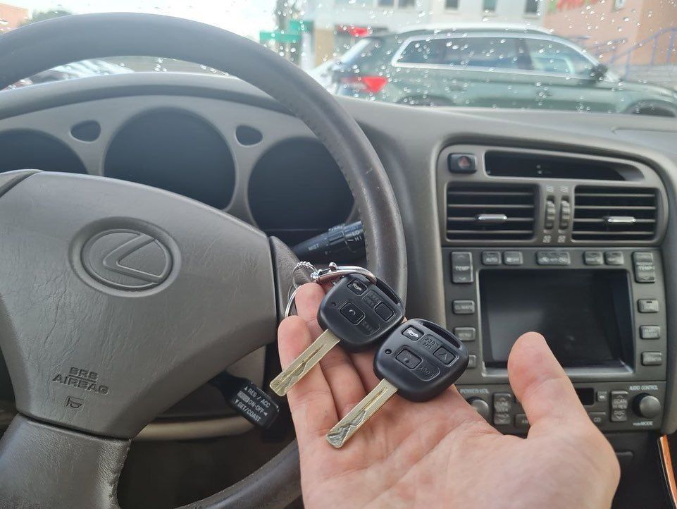 Изготовление автоключей с чипом програмирование вскрытие авто утеря кл