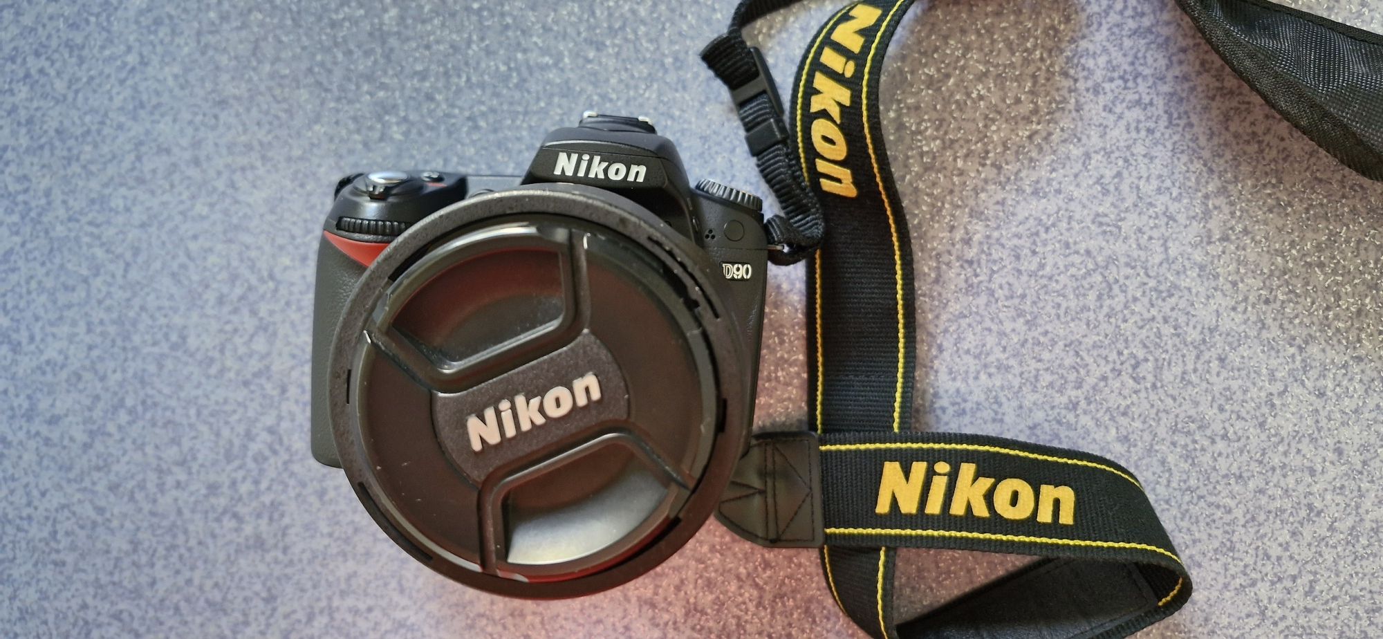 Nikon D90 aproape nouă