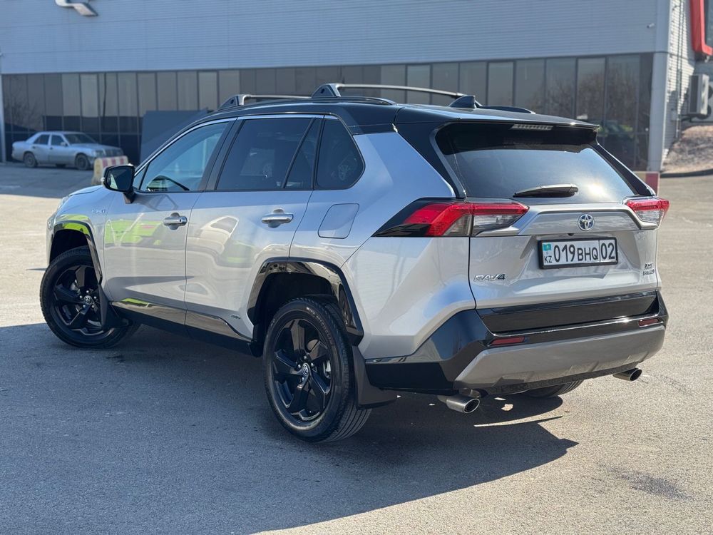 Продаётся Toyota RAV4