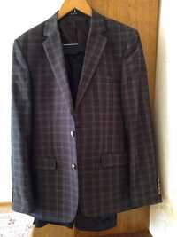 Продам костюм-тройка (пиджак+брюки+жилет) мужской, размер 48 (М), прои
