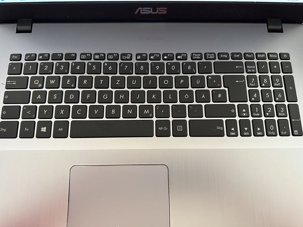 Лаптоп Asus F705Q 17.3” AMD Quad core, 2019та година